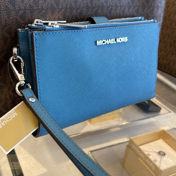 MICHAEL KORS LARGE DOUBLE ZIP WRISTLET WALLET PHONE CASE CLUTCH 
Teal
NWT - Picture 2 of 16